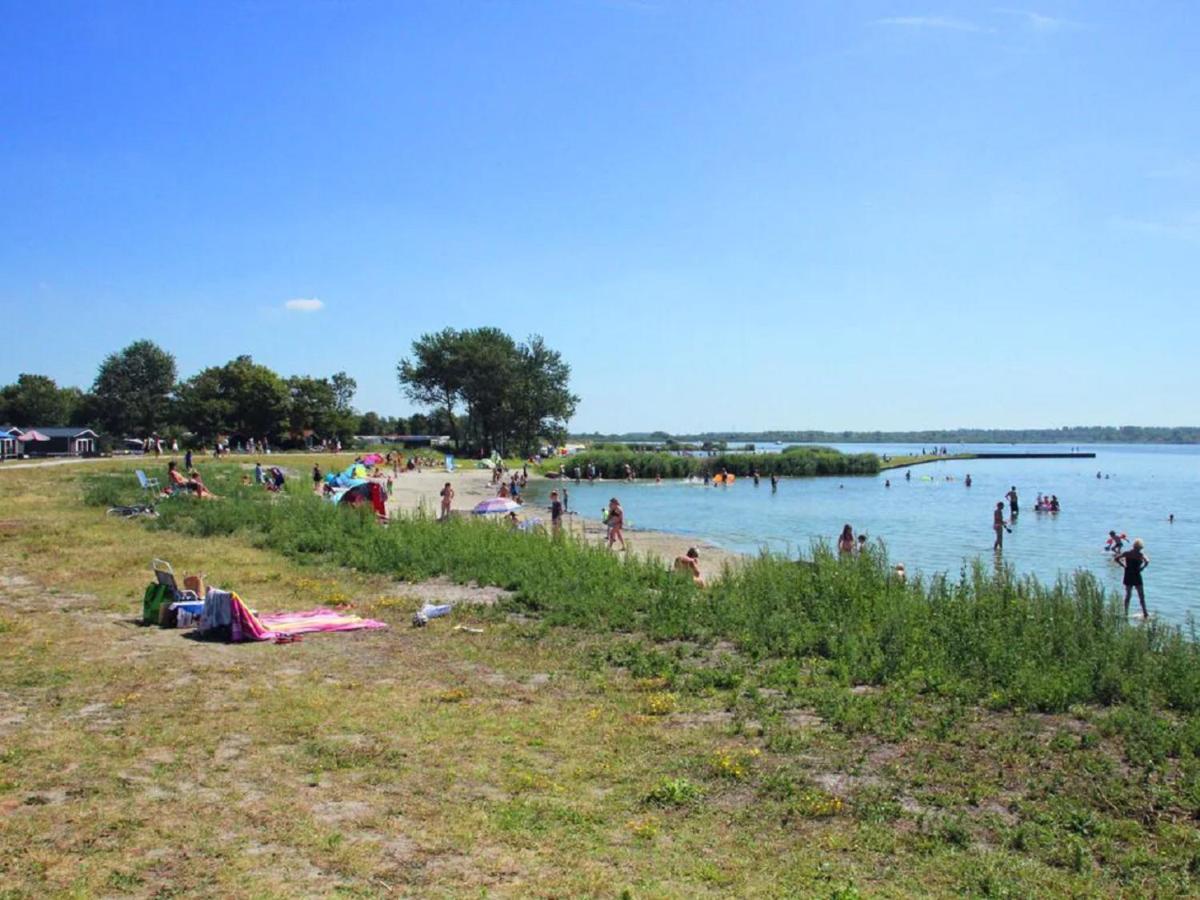 Chalet Op Camping Lauwersoog Met 3 Slaapkamers En Vaatwasser - Joycasa Εξωτερικό φωτογραφία